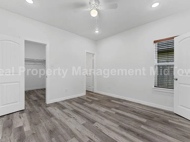 3331 Spring Ave — Photo 13