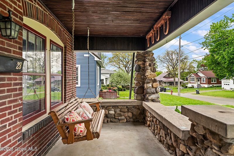 3rd image of 28 Phillips Avenue