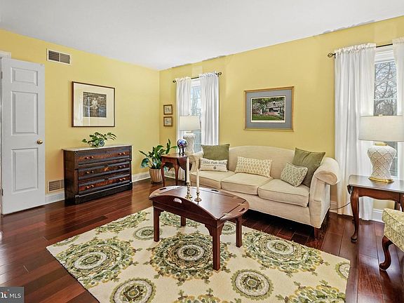 4th image of 1206 Weymouth St