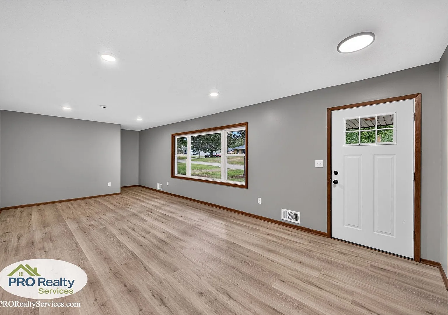 Recently Remodeled 5 Bedroom House — Photo 2