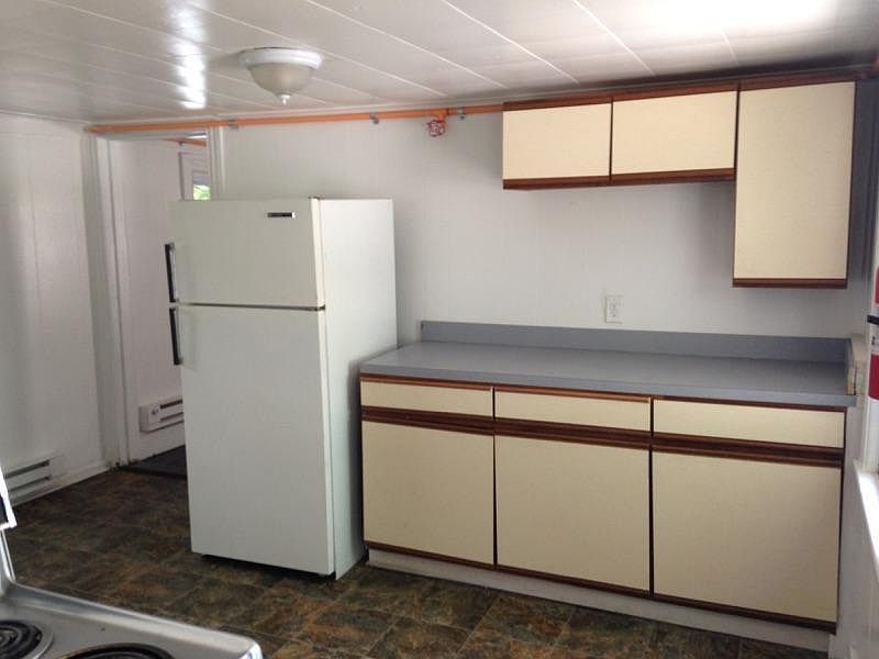 2nd image of 225 Cecil St