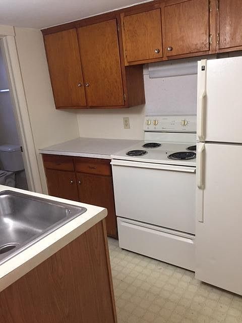 2nd image of 395 Roxbury St