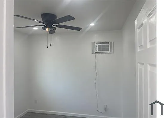 2 bed, 330 sqft, $1,700 — Photo 3