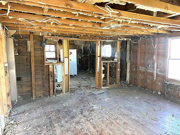 2nd image of 1027 N 5th St
