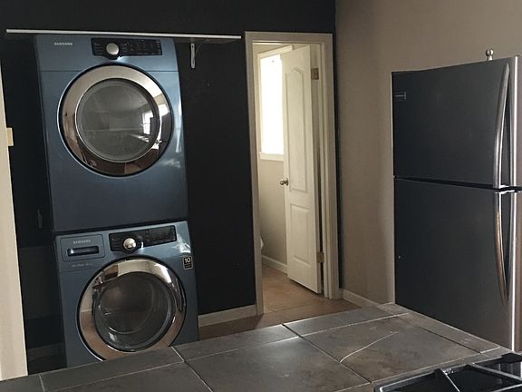 Washer/ dryer included