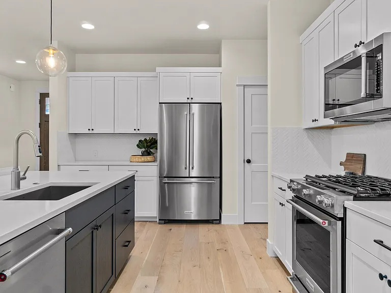 61662 SW Woodriver Dr — Photo 11