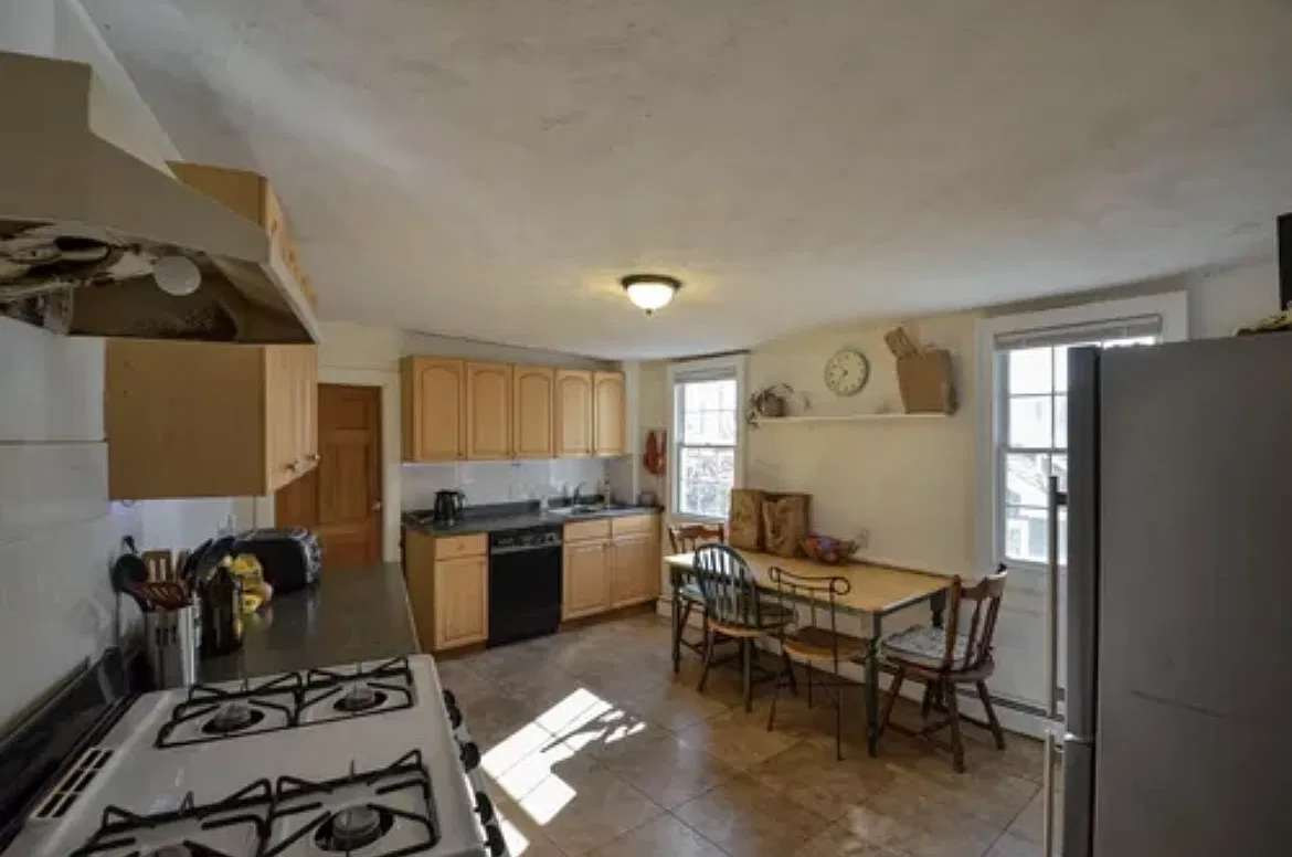 16 Arnold St — Photo 2