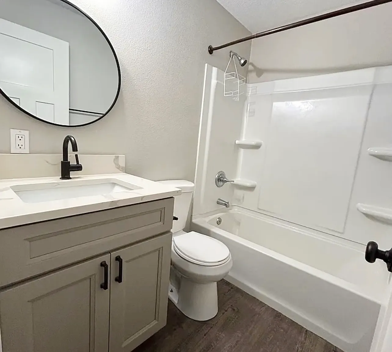 2 bed, 800 sqft, $1,900 — Photo 4