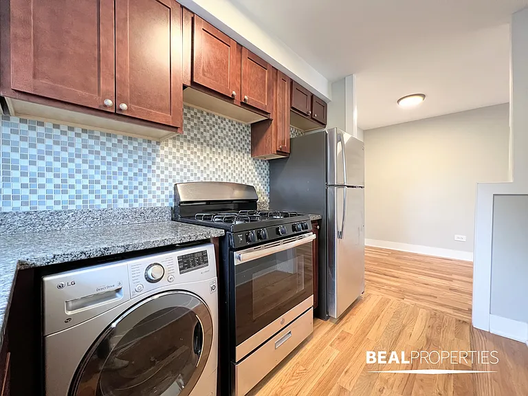 696 Elm Pl — Photo 24