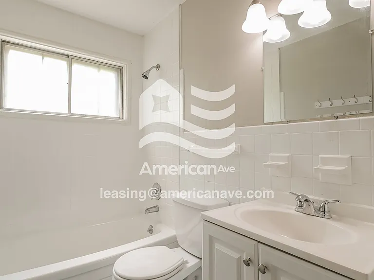 1297433_013_bathroom_13754916.jpg