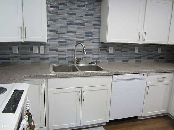 5th image of 8619 Catalina Dr