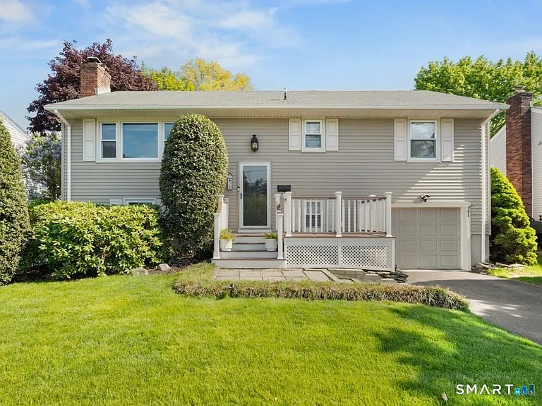 24 Heather Ln — Photo 1