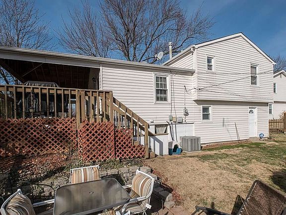 2nd image of 1050 Spruce Dr