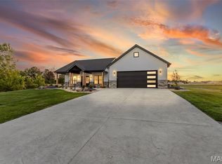 802 N June St, Jerseyville, IL 62052