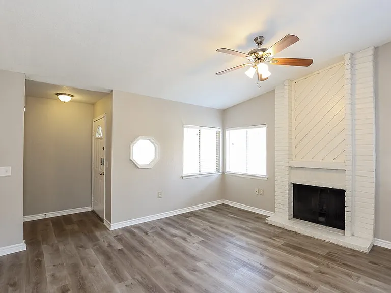 16419 Spruce Leaf — Photo 3