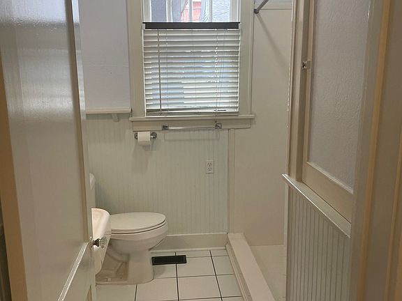 3rd image of 1305 Chambers St