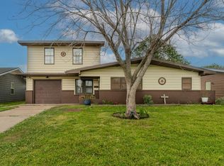 711 S 6th St, Nederland, TX 77627