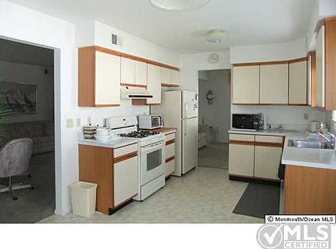 4th image of 304 Joseph Dr