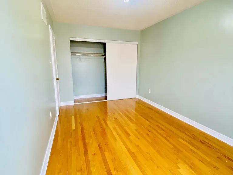 36 Earl Grey Cres — Photo 14