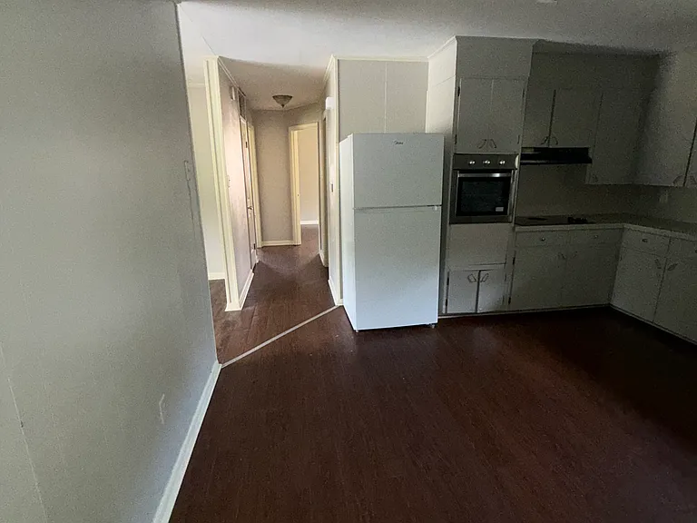 1819 Robins St — Photo 7