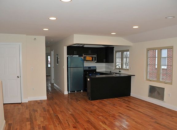 3rd image of 13727 Belknap St #1