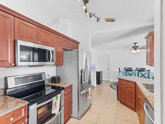 4th image of 3749 SW Kasin Street