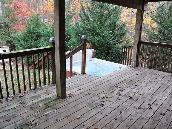 Multi-level deck with Hot Tub