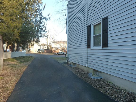 2nd image of 131-133 Annabelle Ave