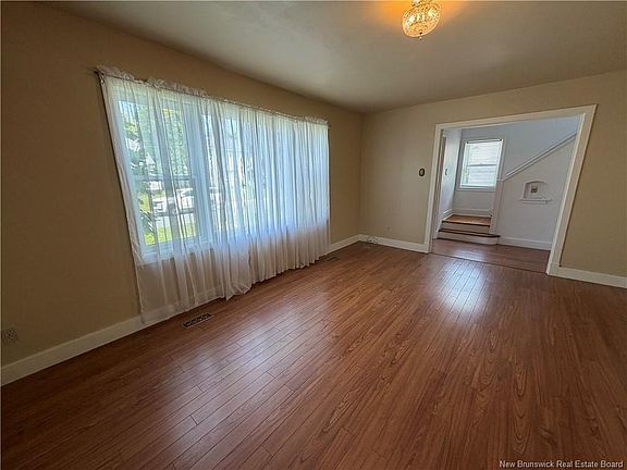4th image of 210 Union St