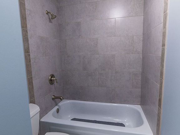 5th image of 103 Waldwick Farm Cir
