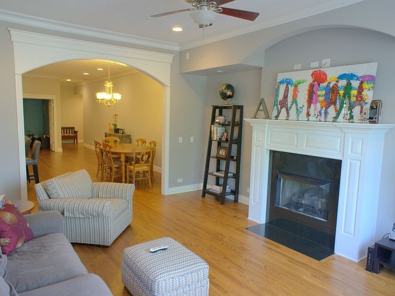 3rd image of 4927 N Damen Ave APT 3C