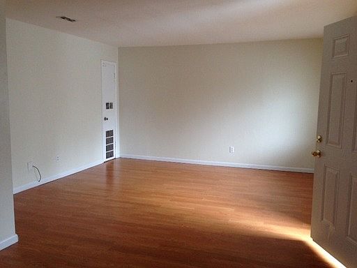 2nd image of 102 Lankford Cir APT A