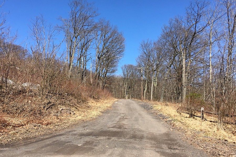 2nd image of 560 Quarry Rd