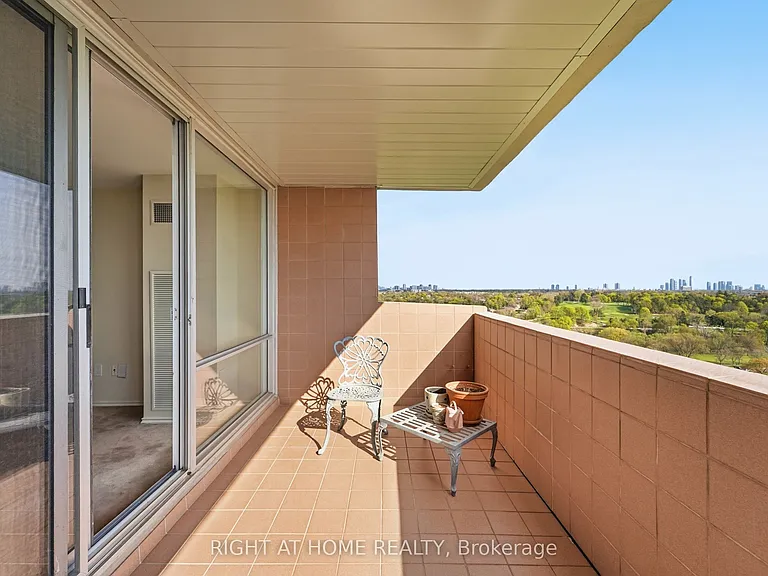 240 Scarlett Rd #2011 — Photo 19