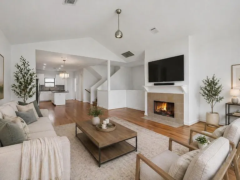 650 Westcross St #70 — Photo 2