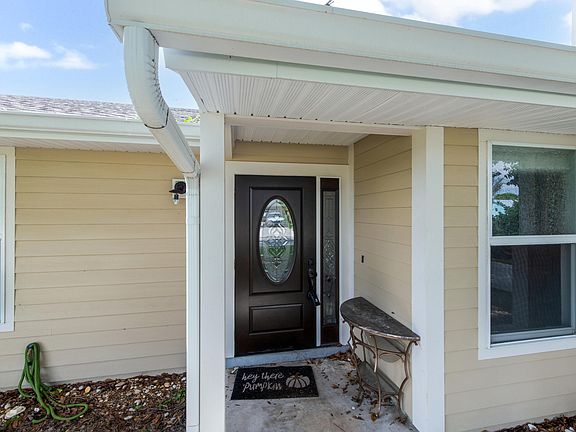 3rd image of 542 SW Dwight Avenue