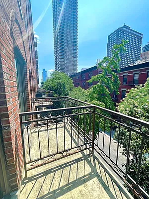 Rented by Avenues Real Estate | media 14