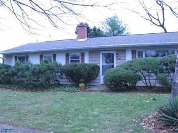 3936 Birch Dr, Bethlehem, PA 18020