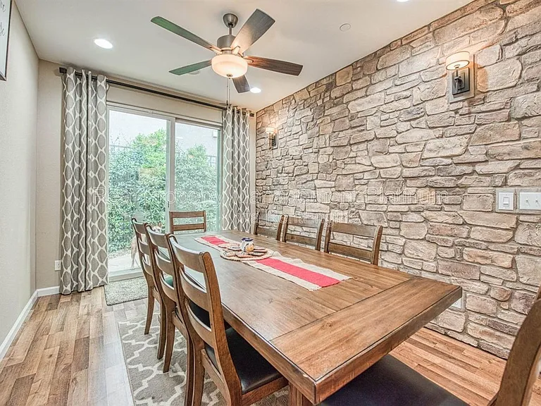 3470 Buckingham Ave — Photo 4