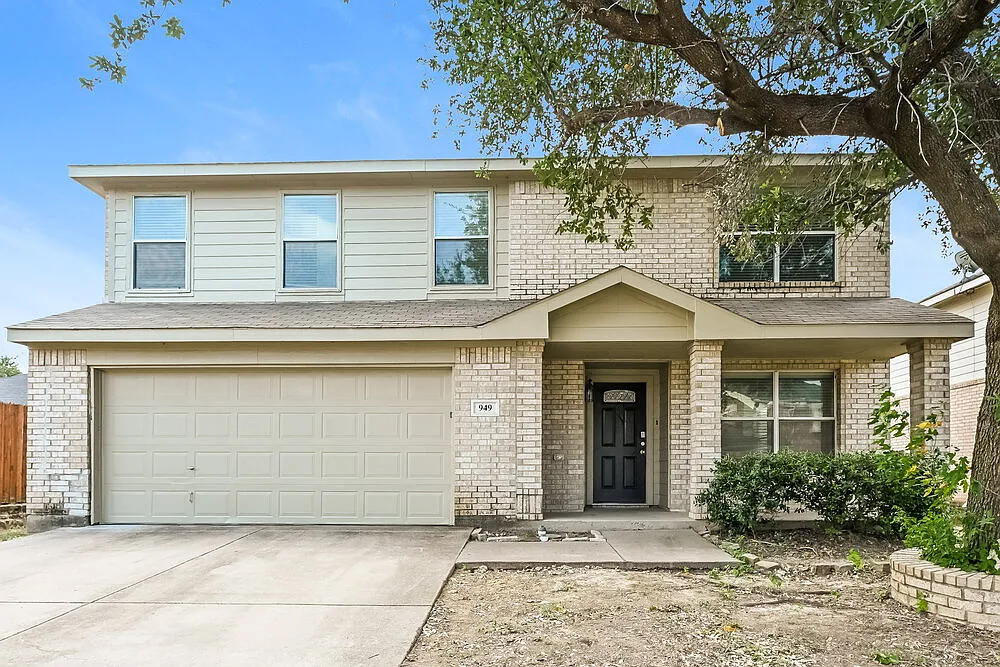 3 bed, 2.5 bath, 1930 sqft, $2,090 — Photo 1