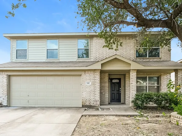 949 Canary Dr, Saginaw, TX 76131