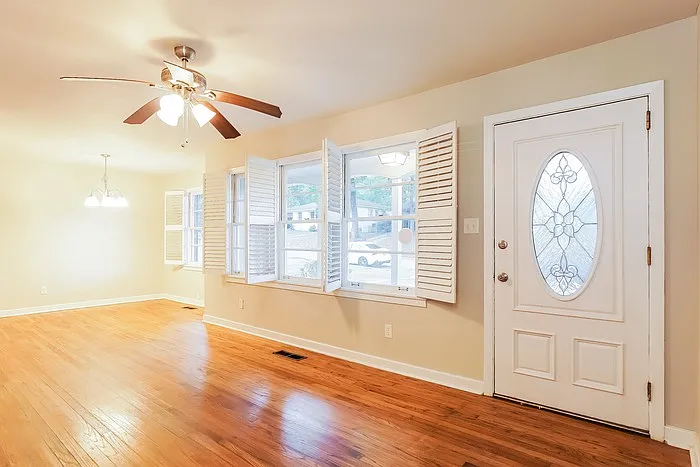 3 bed, 1.5 bath, 1110 sqft, $1,695 — Photo 3