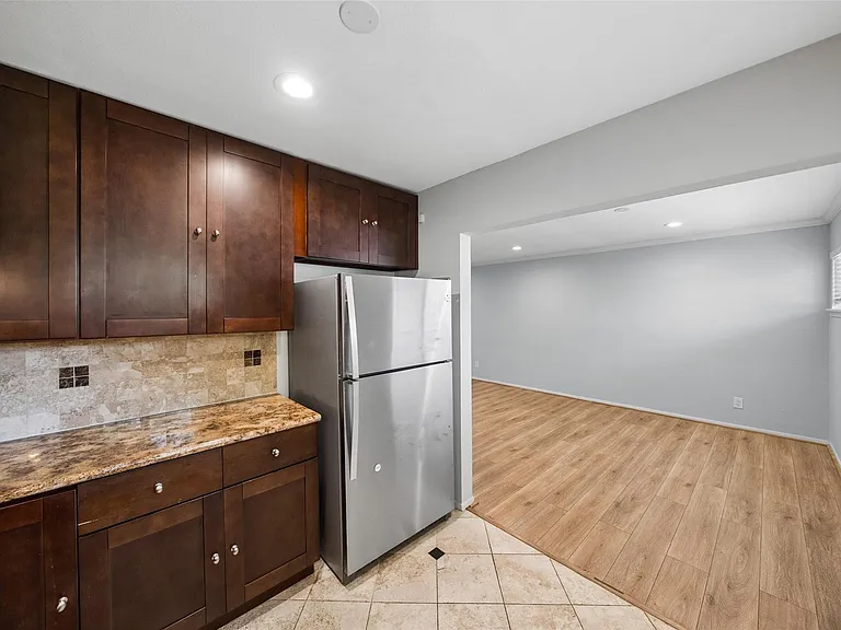 311 Hawthorne St #16 — Photo 7