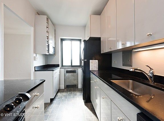 3rd image of 5048 N Marine Dr #8C