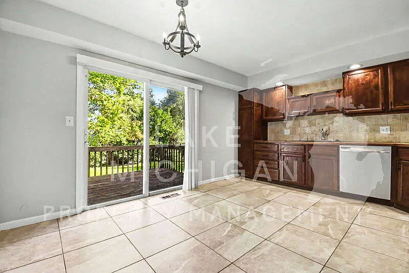4 bed, 2.0 bath, $2,095 — Photo 4