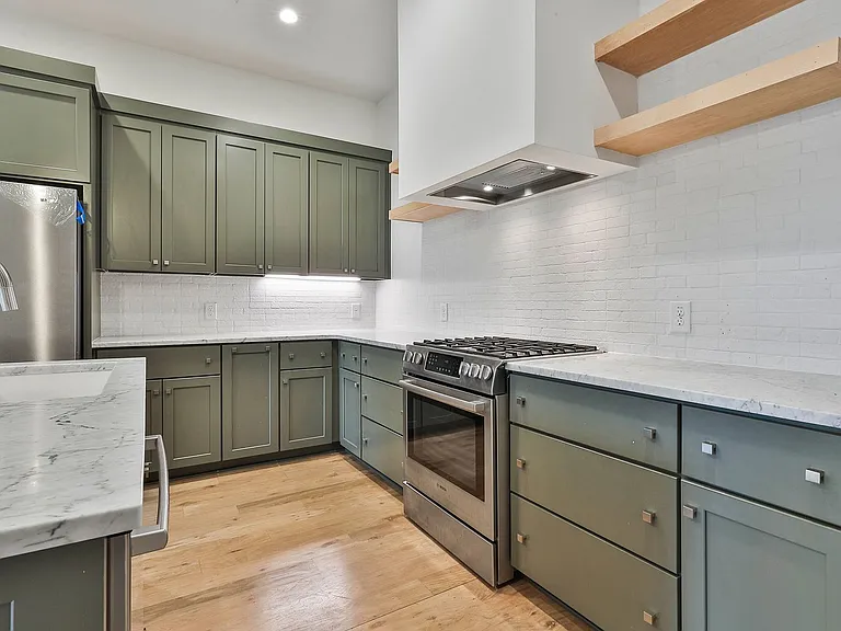 335 Sage Ln — Photo 12
