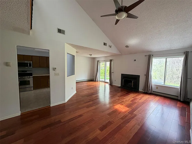 73 Cornwall Cir — Photo 7