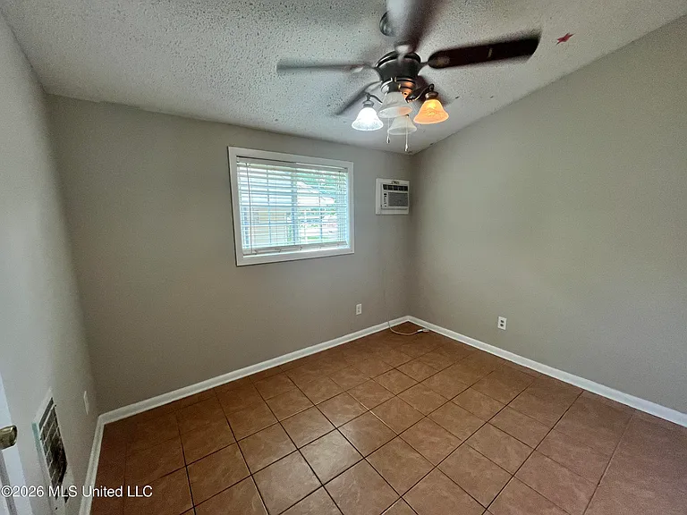 1598 Custer Dr — Photo 15