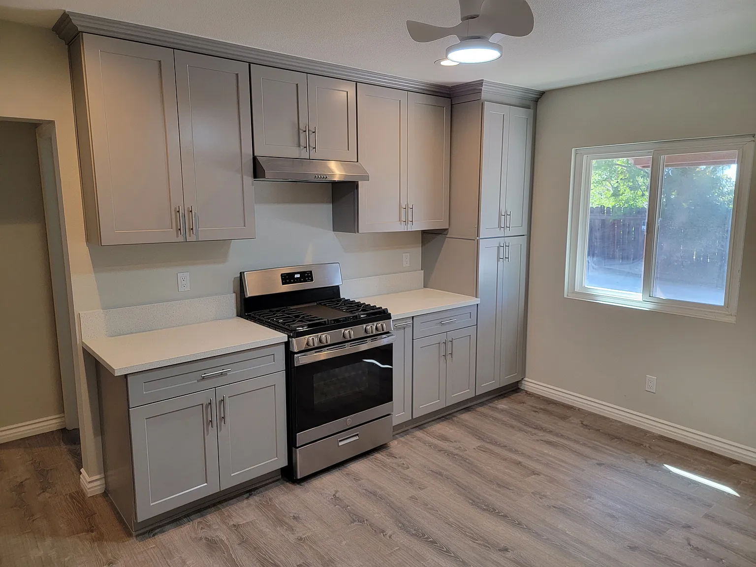 3 bed, 1250 sqft, $2,300 — Photo 4