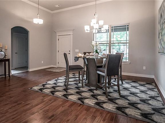 5th image of 1302 Glory Cir